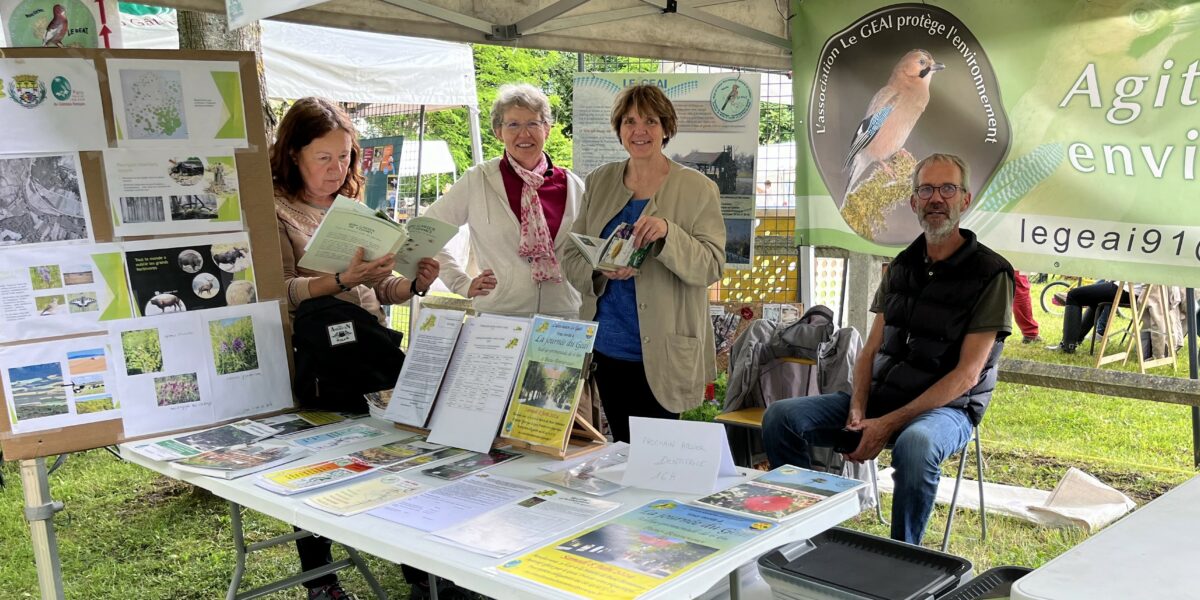 Stand du Geai à l'Eco Festival du Gâtinais le 25 mai 2024 à Courances (photo par Le Geai).